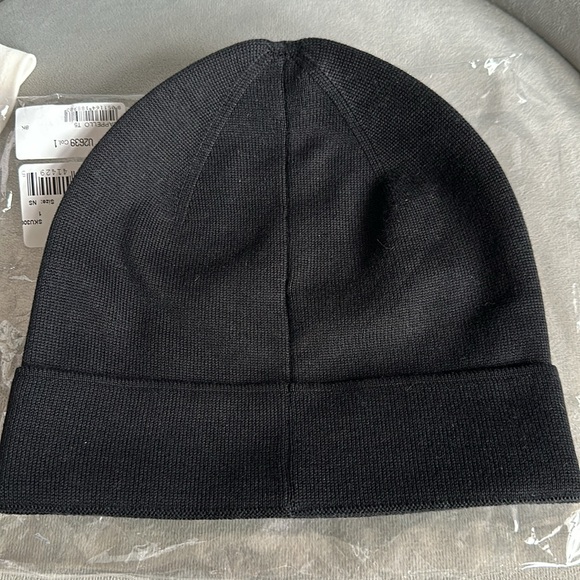 NIB AUTHENTIC GIVENCHY UNISEX Black and White Logo Beanie - Picture 9 of 10